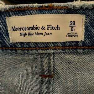Abercrombie & Fitch High Rise Mom Jeans